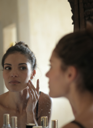 331_80970_contenu-article-blog-_365x500-acne.png